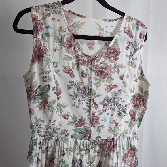 Vintage cottagecore white floral sleeveless romper - Picture 3 of 8